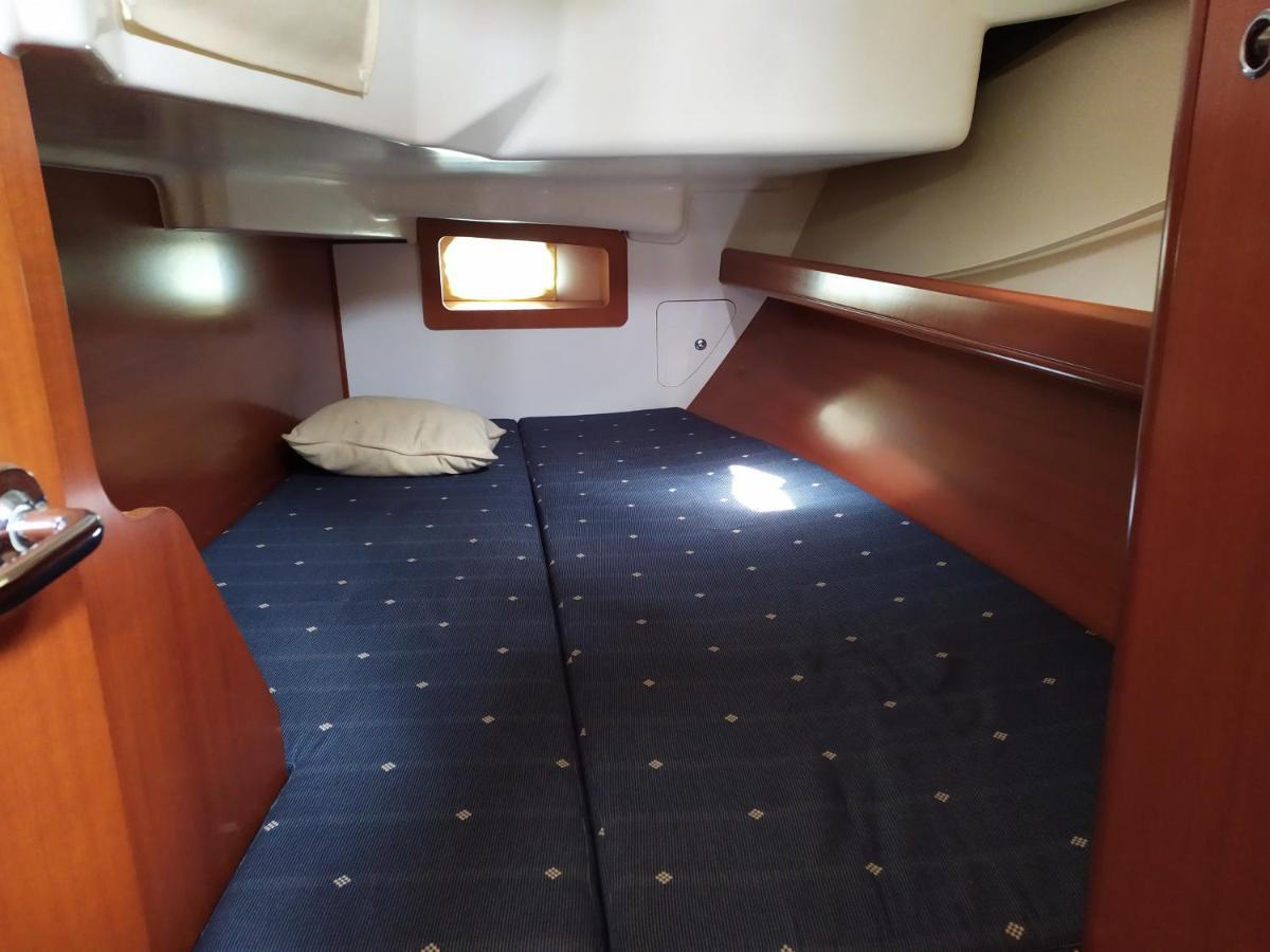 Cruising Boat For Up To 6 People In Masnou Hotel Badalona Ngoại thất bức ảnh