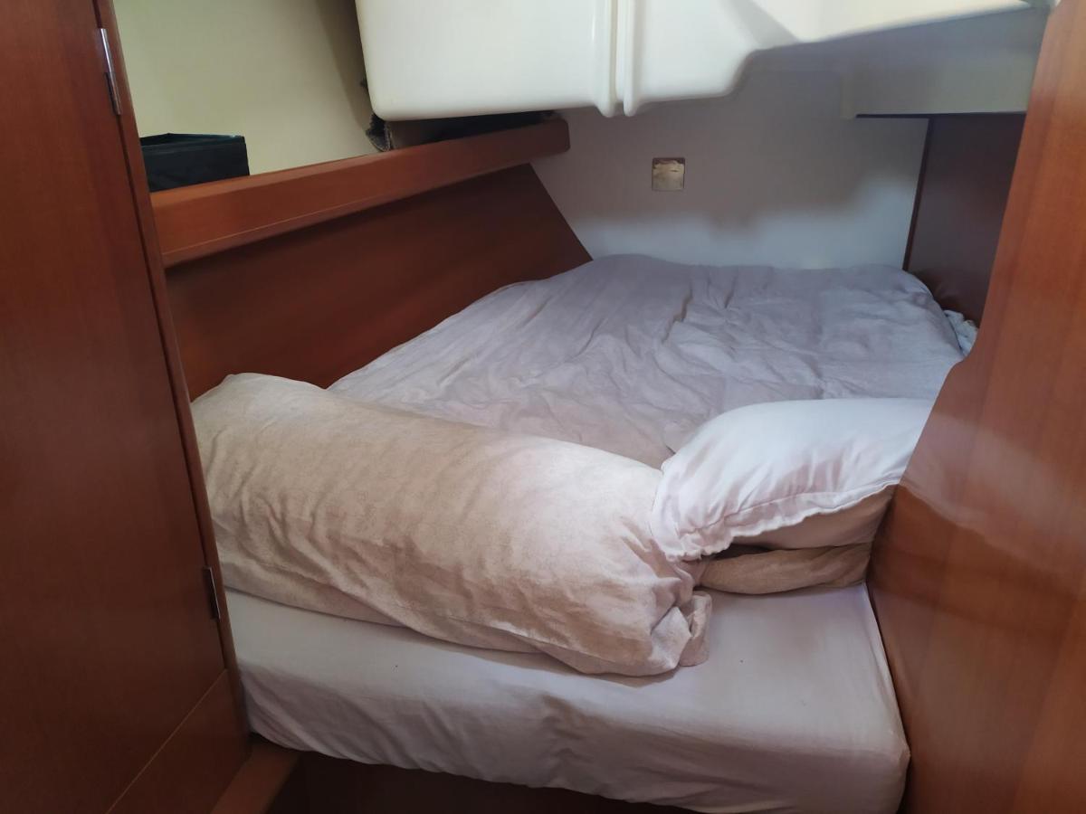 Cruising Boat For Up To 6 People In Masnou Hotel Badalona Ngoại thất bức ảnh